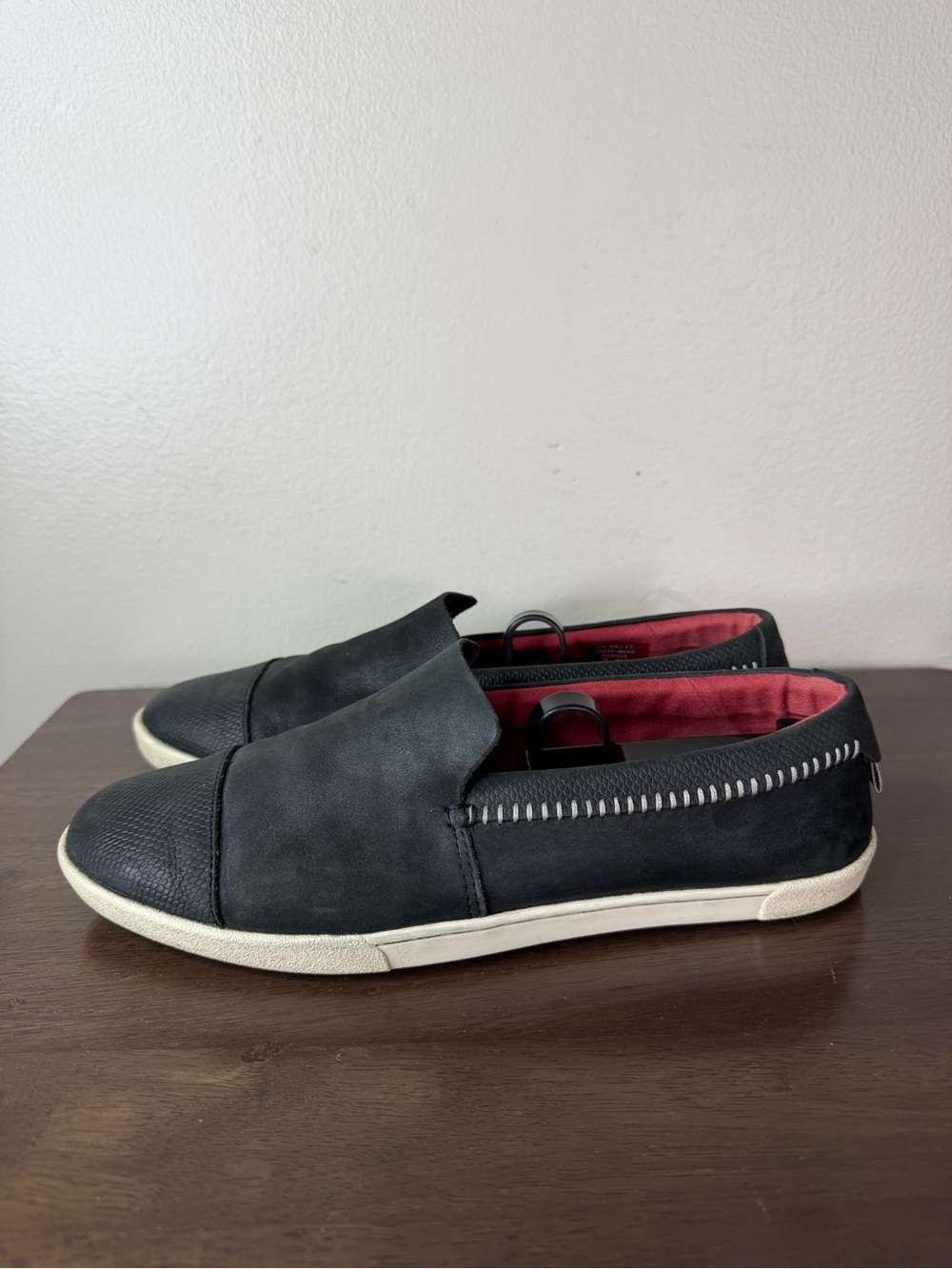 Olukai Black Leather Alohi Slip On Sneakers Sz 9 Womens